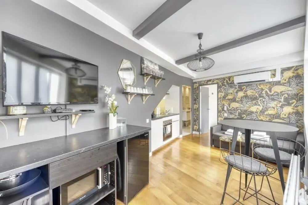 شقة Montmartre Cozy And Bright 1Bd With Terrace باريس فرنسا